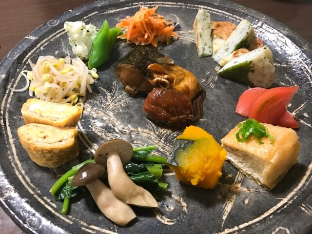 おせち盛り付け